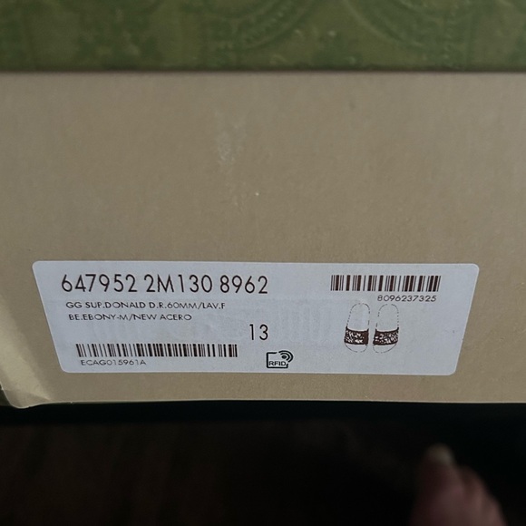 Gucci X Disney Donald Duck 🦆 Slides 🛝 - Picture 9 of 10